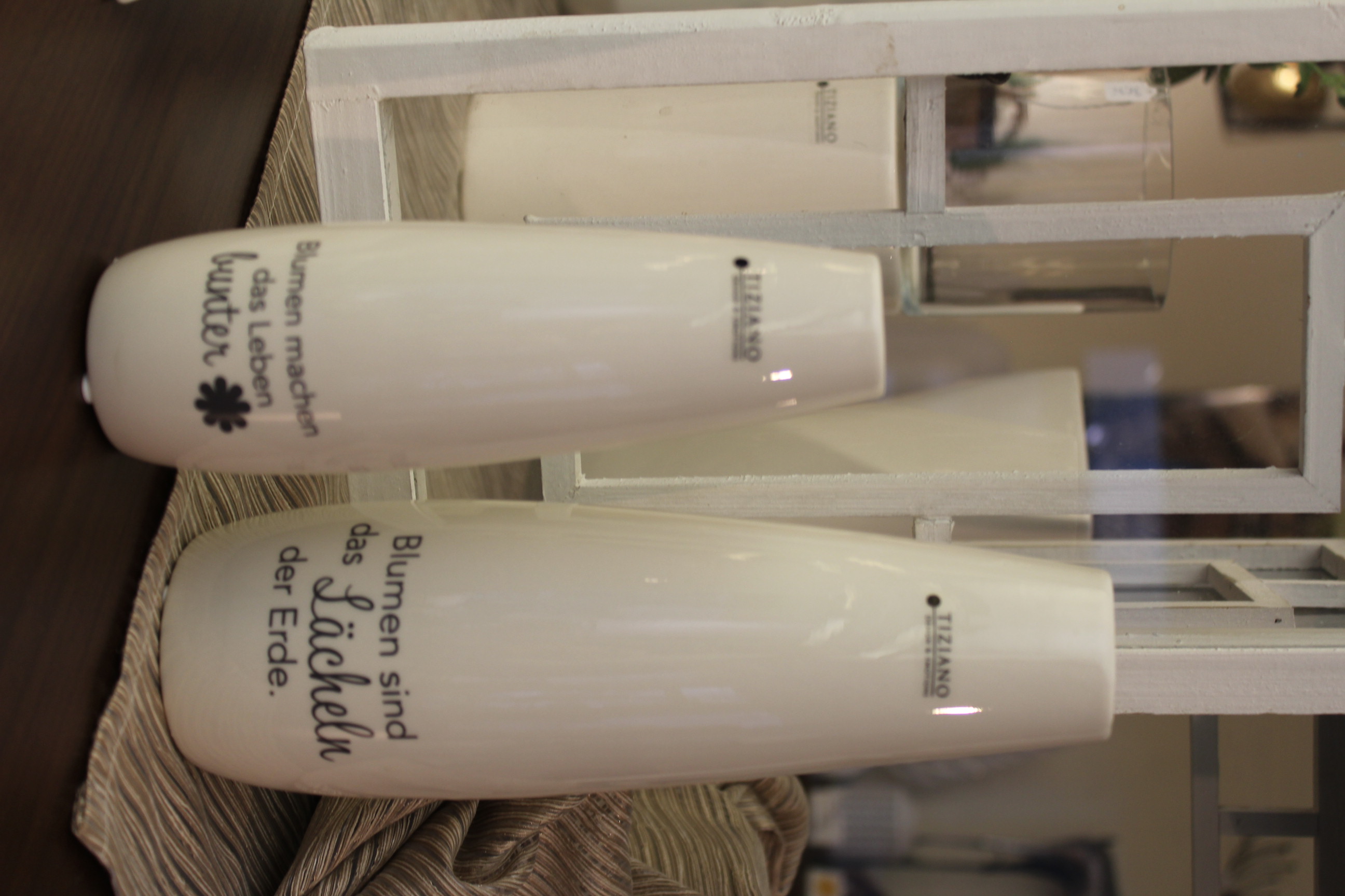 Tiziano Vase Manioli creme mit Decal / Aufschrift Blumen